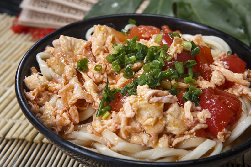 西红柿鸡蛋白面图片