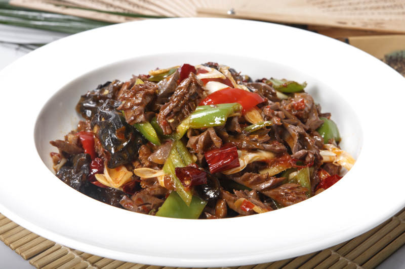 白色圆盘装的火爆腰花图片