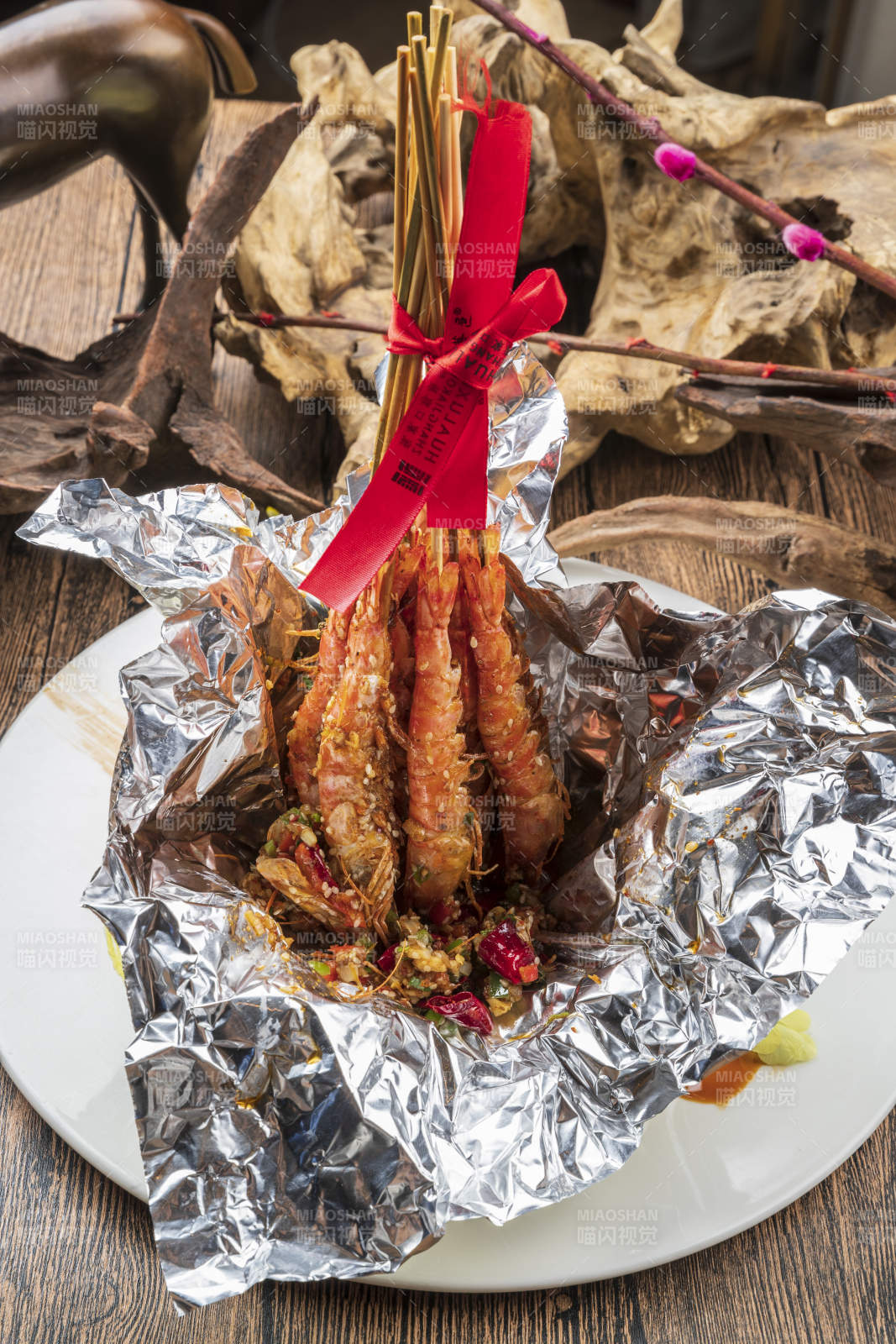 香辣锡纸串串虾图片