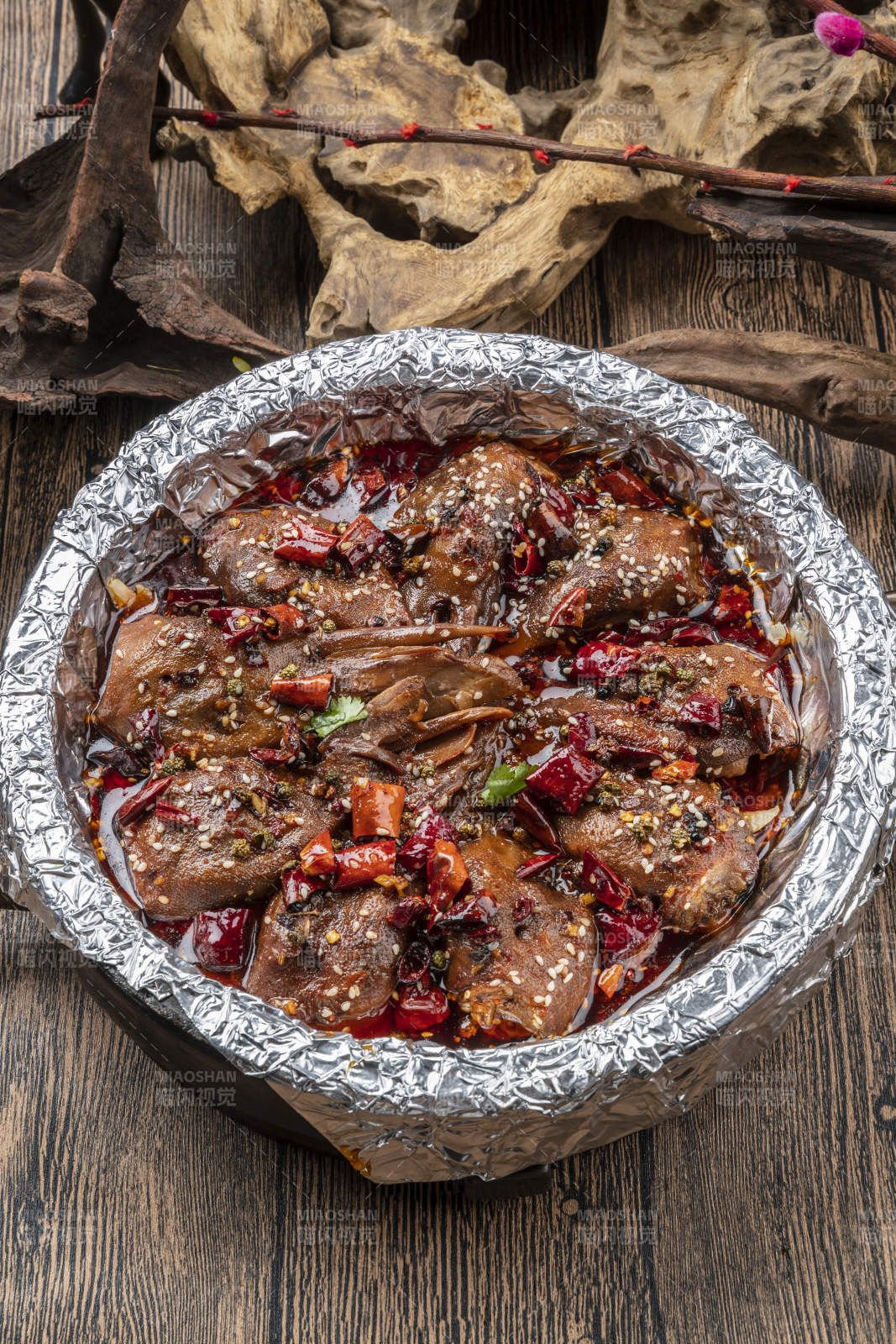 锡纸香辣鸭头图片