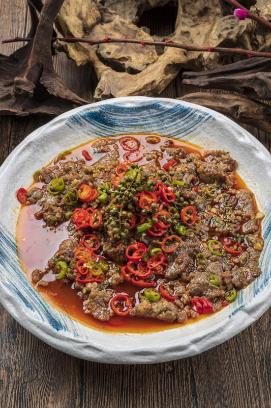 红油香辣椒麻水煮牛肉图片