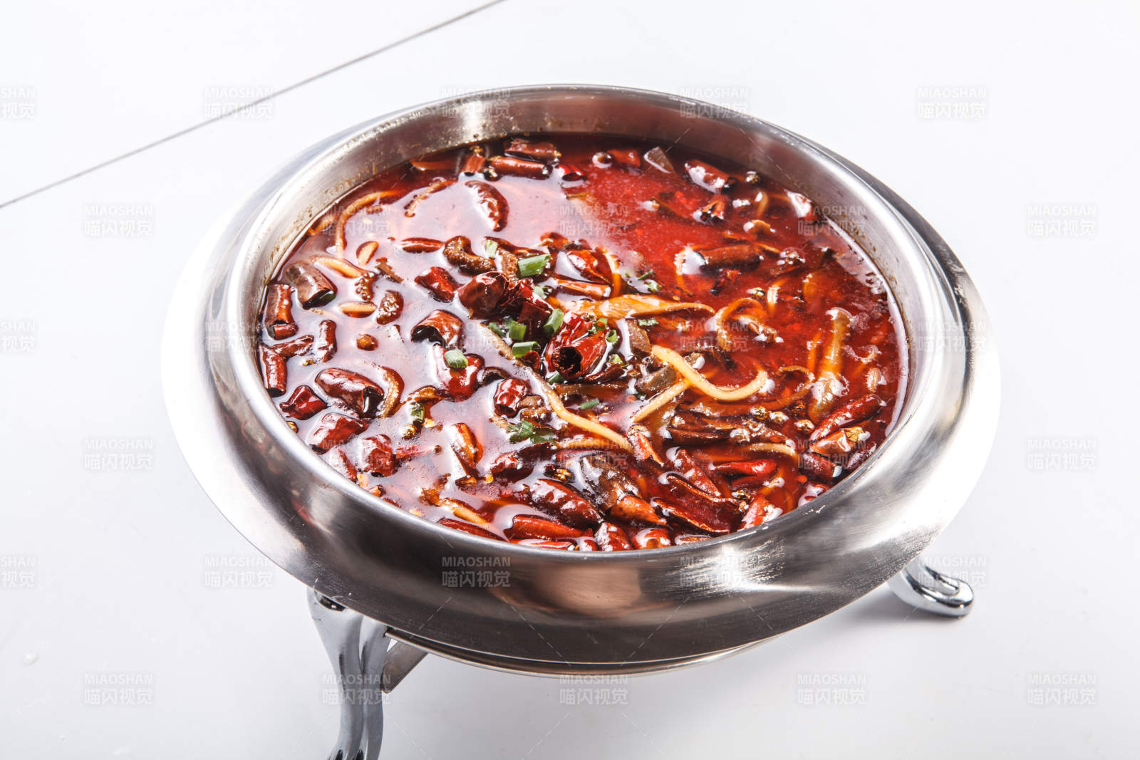 不锈钢餐具装的川味毛血旺图片