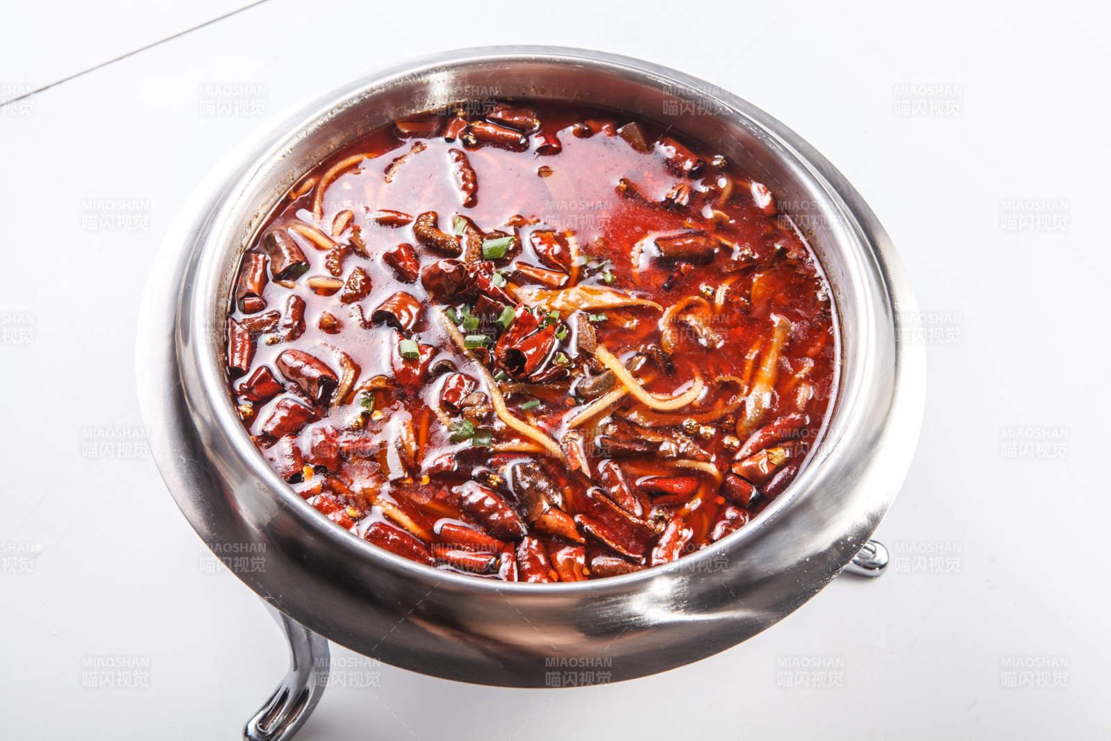 不锈钢餐具装的川味毛血旺图片