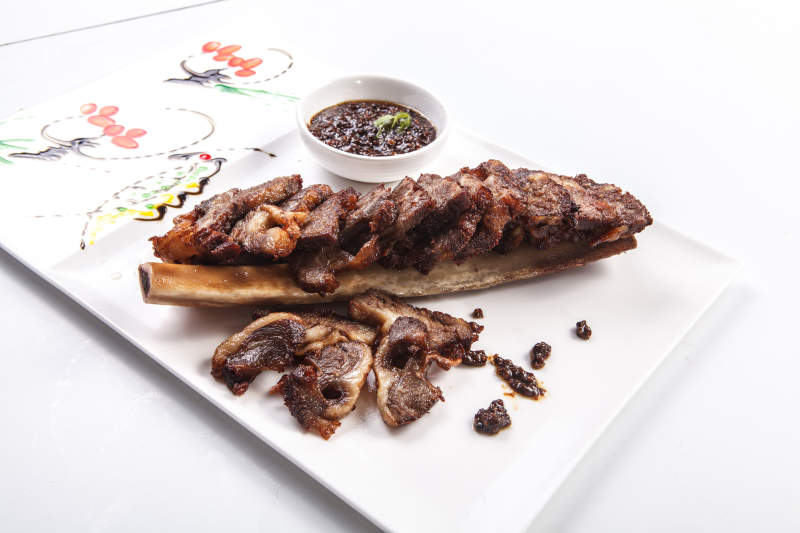 撒椒盐香烤牛肋拆骨肉图片