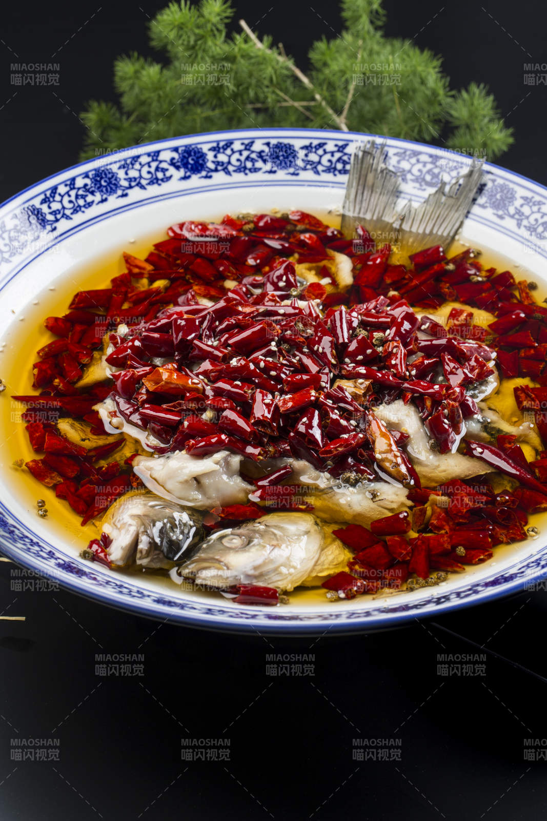 沸腾飘香水煮鱼图片