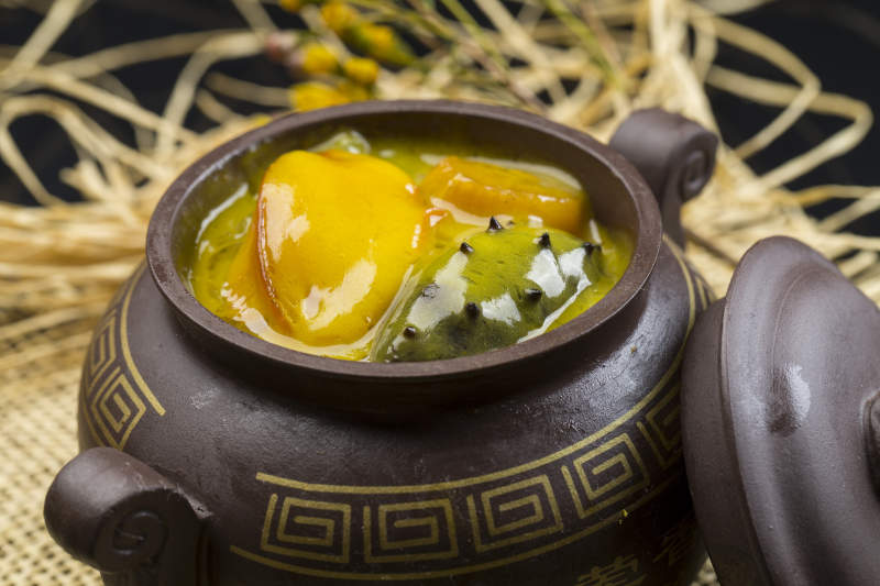 紫砂罐装的浓汤海底佛跳墙图片