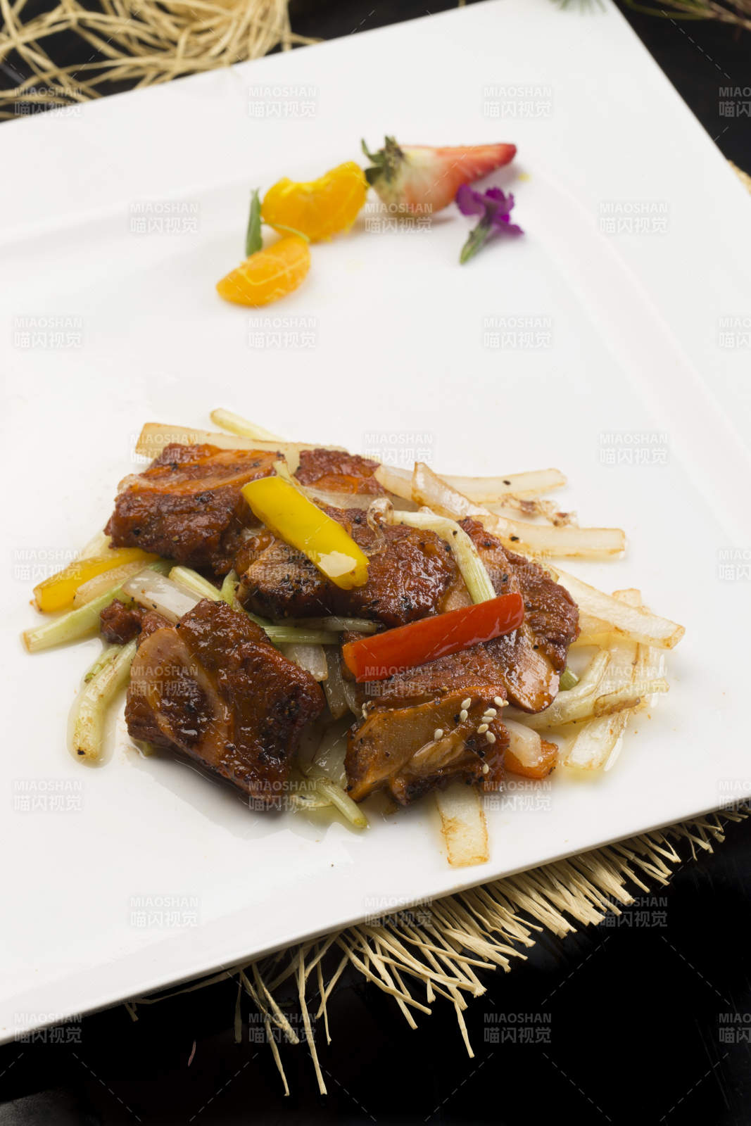 黑胡椒酱爆牛仔骨图片