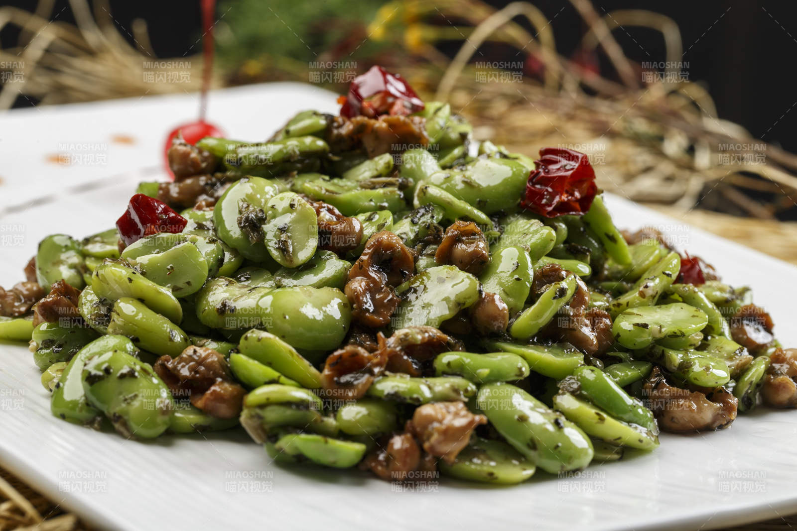 青蚕豆酱炒牛仔粒图片