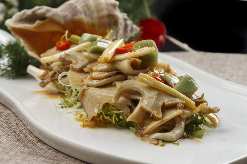 腊八蒜温拌海螺片图片