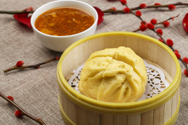 竹笼屉装的开花黄馍馍图片