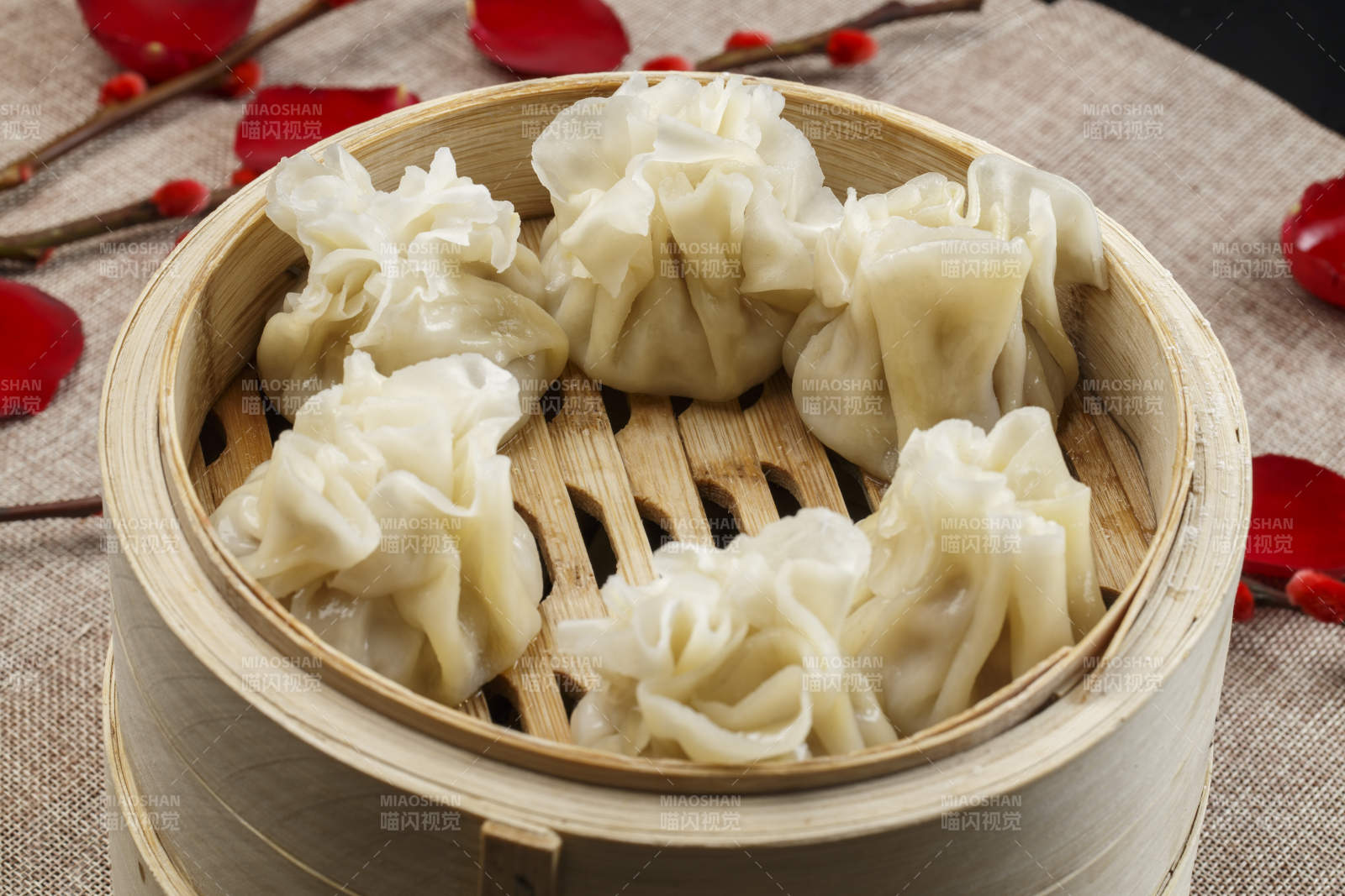 竹笼屉装的现蒸烧麦图片