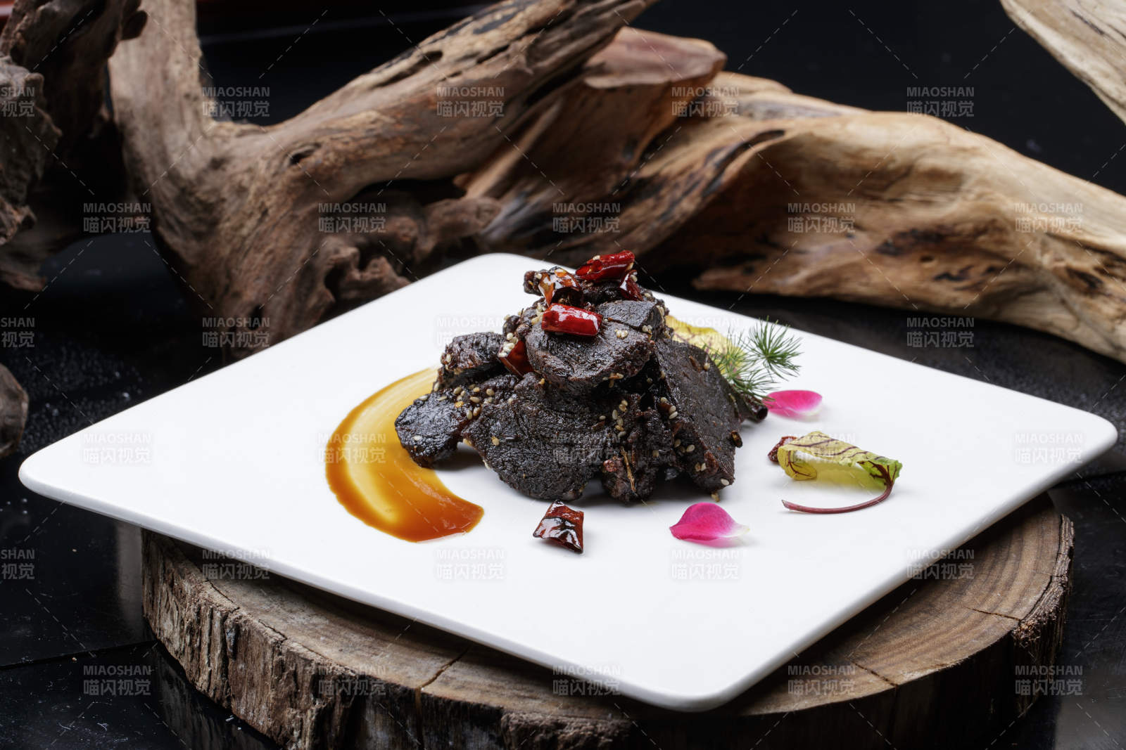 墨鱼汁焗牛腩肉配饰食材玉米金桔沙棘果图片