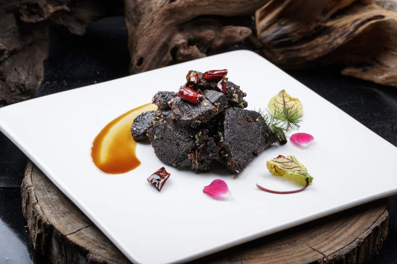 墨鱼汁焗牛腩肉配饰食材玉米金桔沙棘果图片