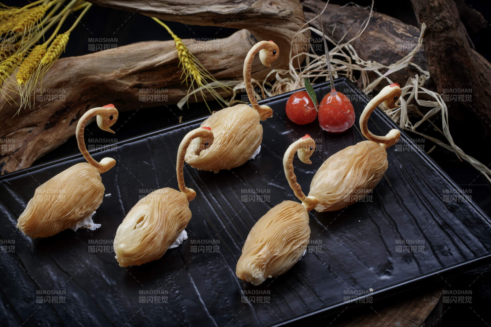 茶餐点心天鹅榴莲酥图片