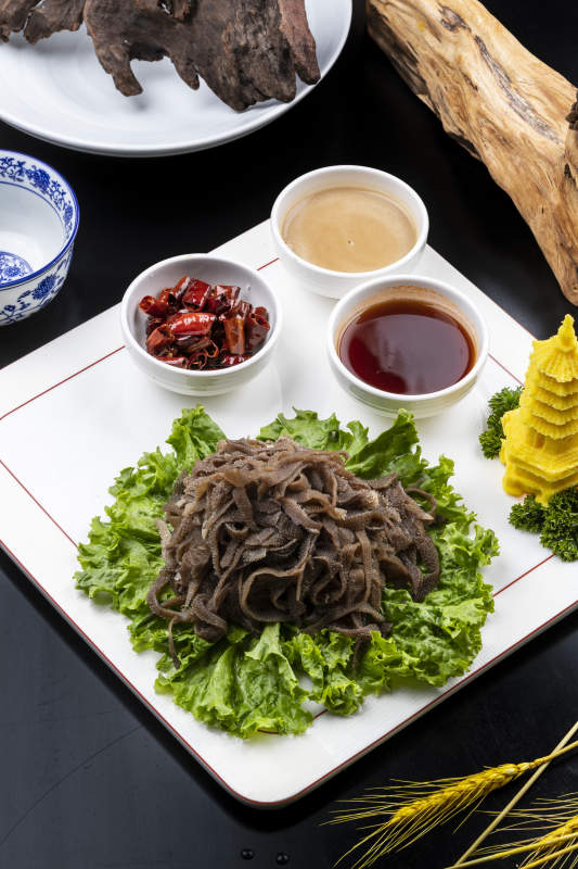 蘸汁卤味毛肚丝图片