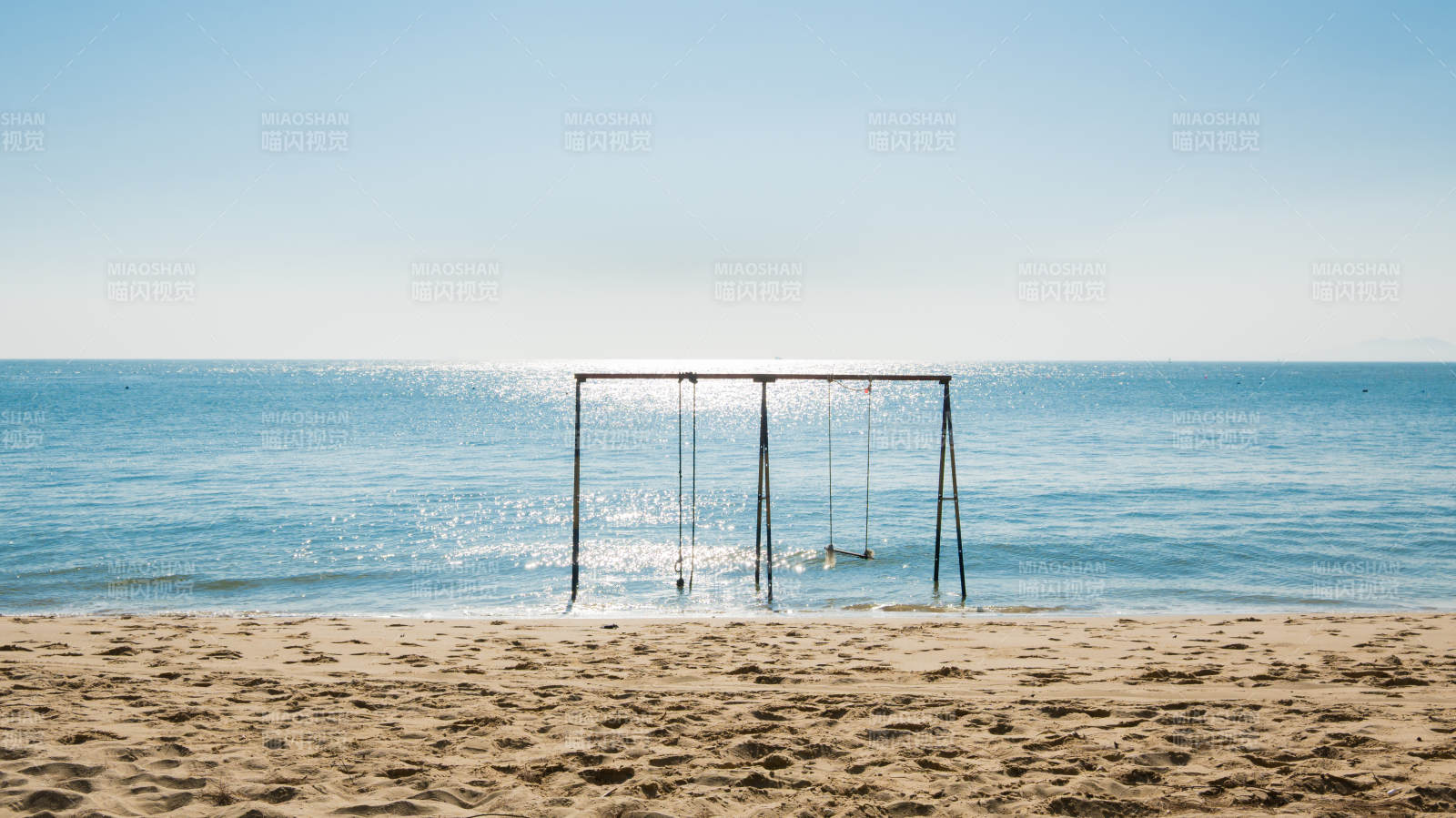泉州的海边秋千静谧景图片