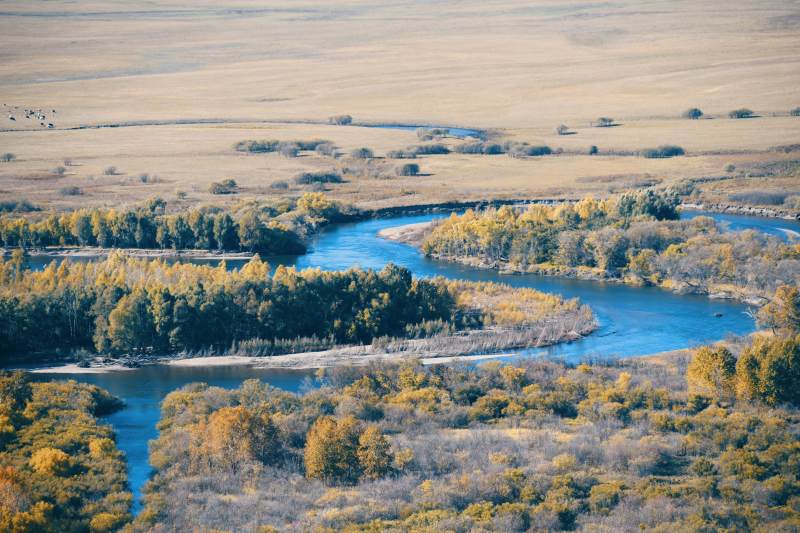 呼伦贝尔秋日河湾风光图片