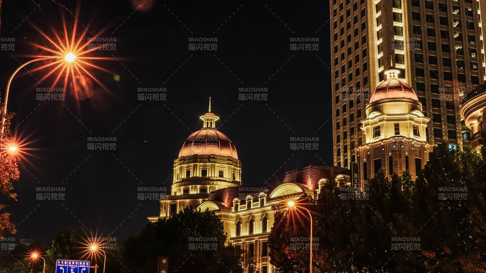 天津夜幕下的城市地标图片