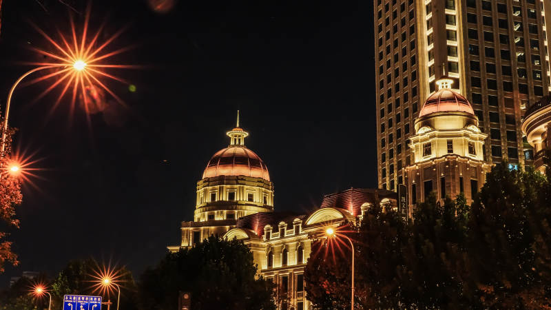 天津夜幕下的城市地标图片