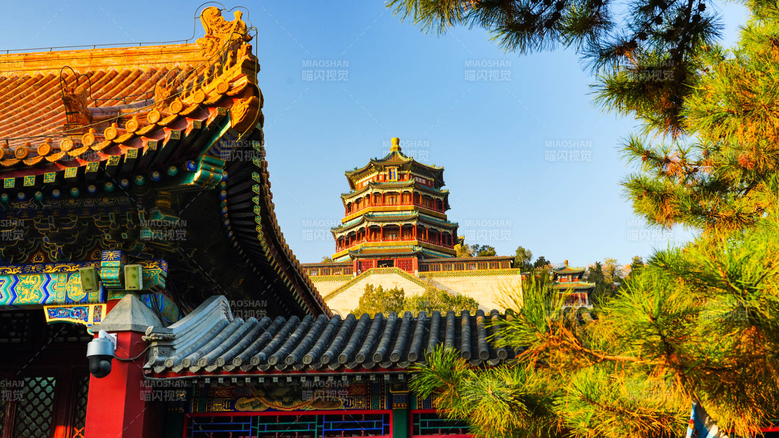 排云门外看颐和园佛香阁图片