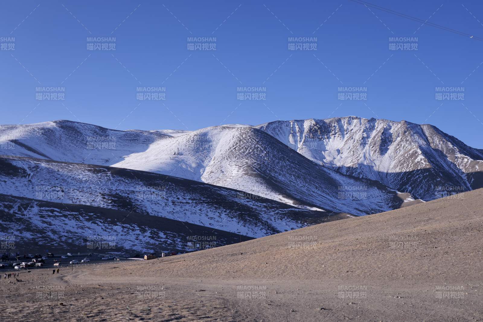 雪峰沙丘风光（新疆白沙湖）图片
