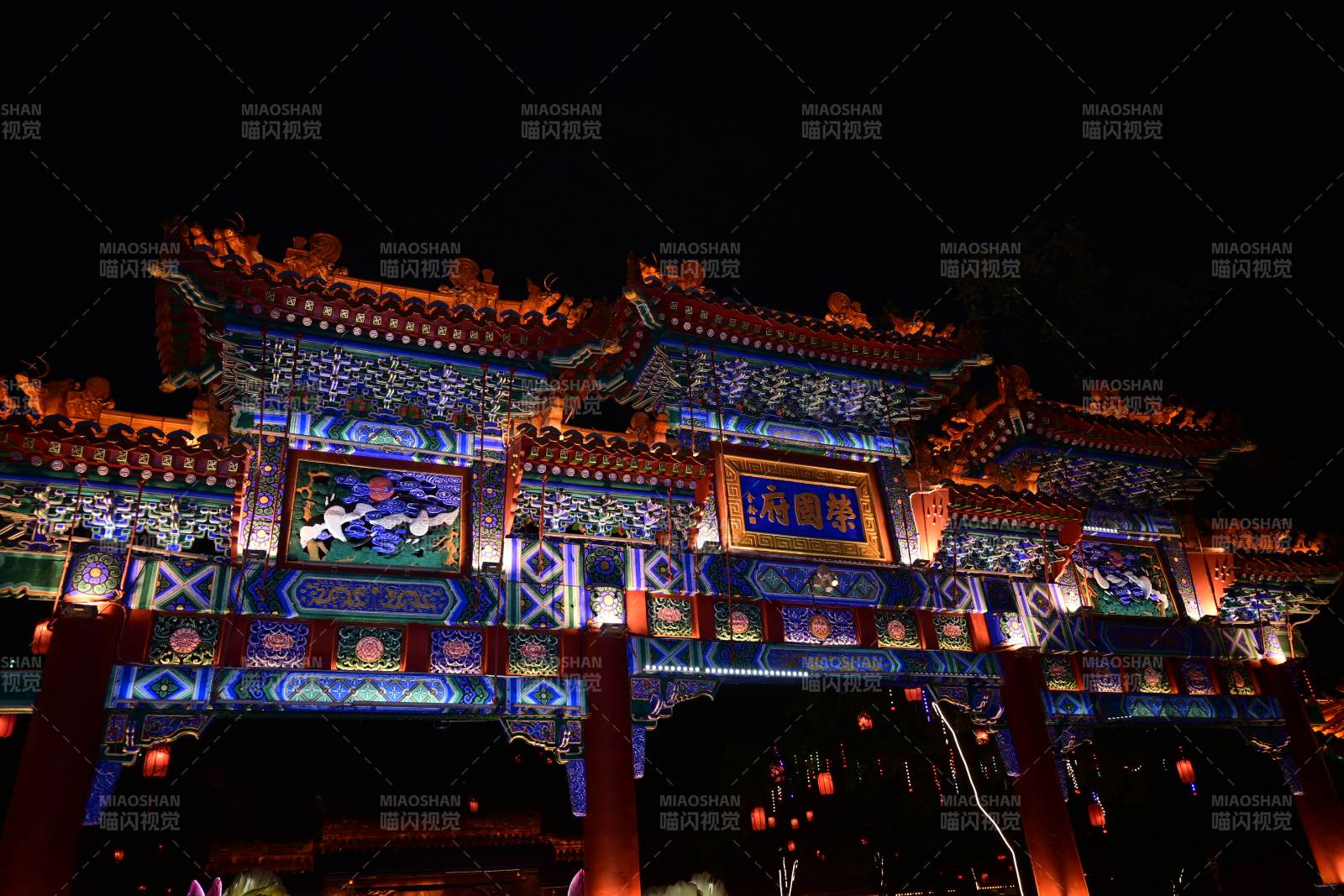 夜色中的荣国府建筑图片