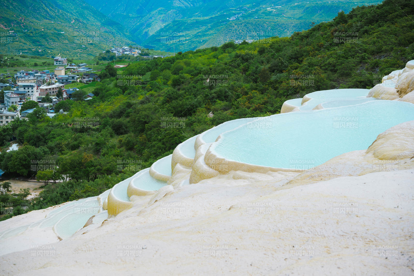 梯田碧水映青山白水台图片
