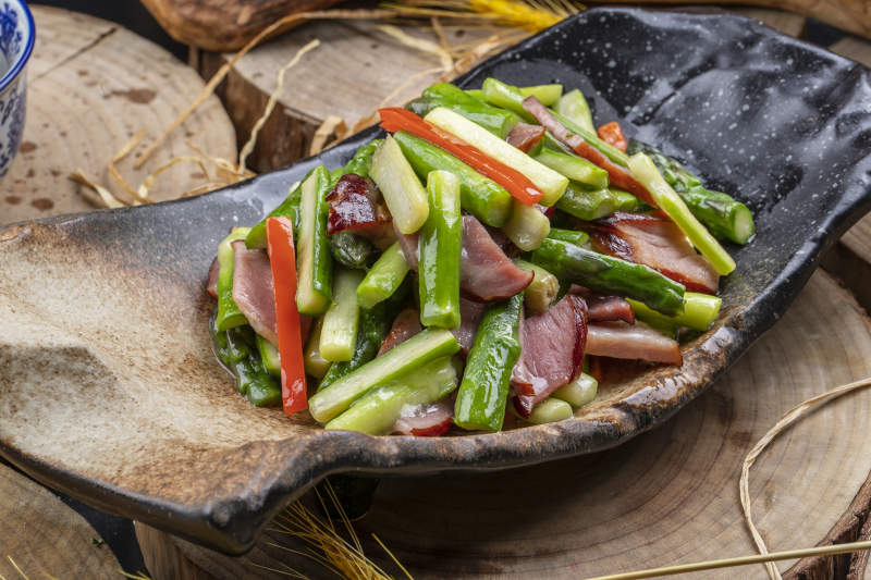 芦笋炒腊肉图片