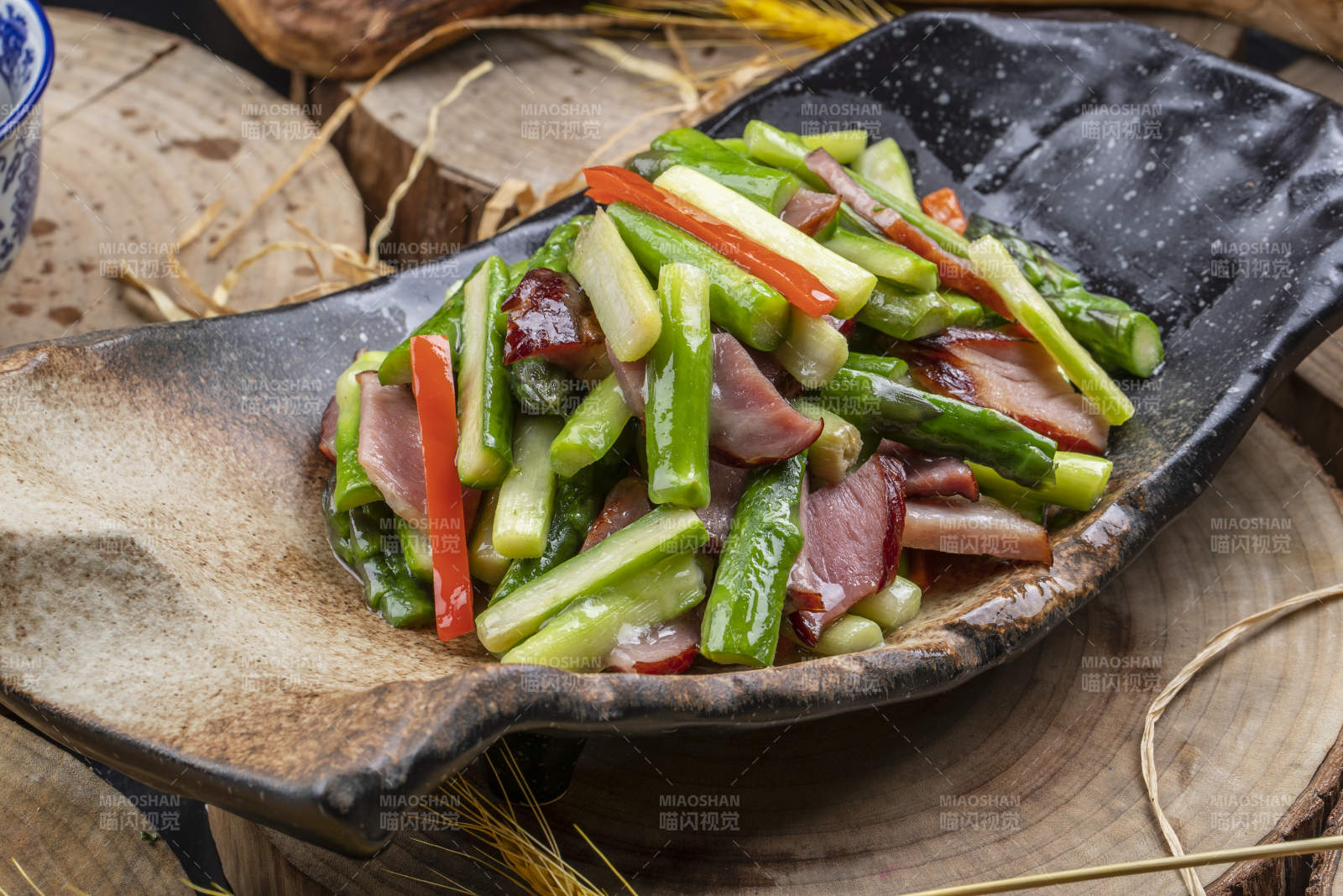 芦笋炒腊肉图片