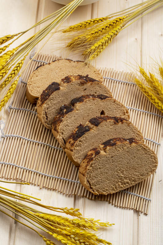 美味香烤粗粮枣馍切片图片