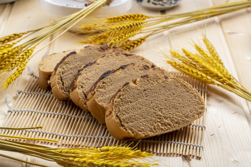 美味香烤粗粮枣馍切片图片