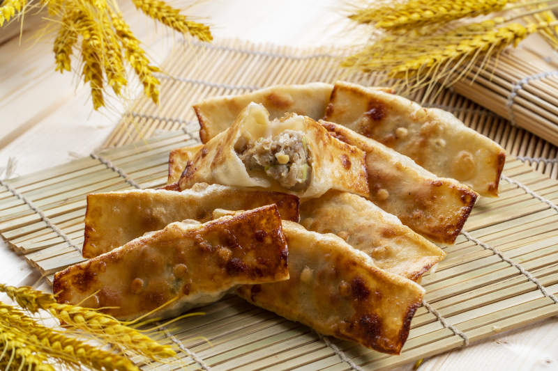 猪肉馅料的美味锅贴饺子图片