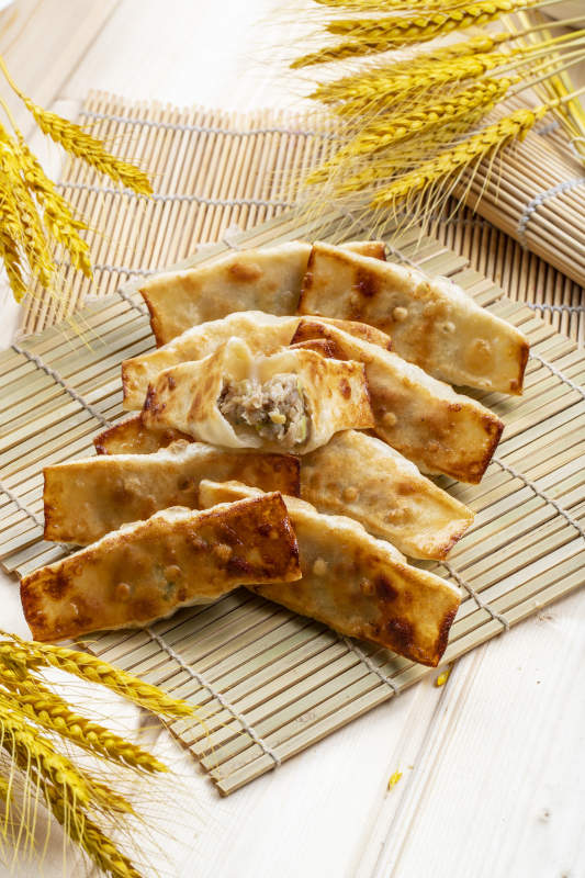 猪肉馅料的美味锅贴饺子图片