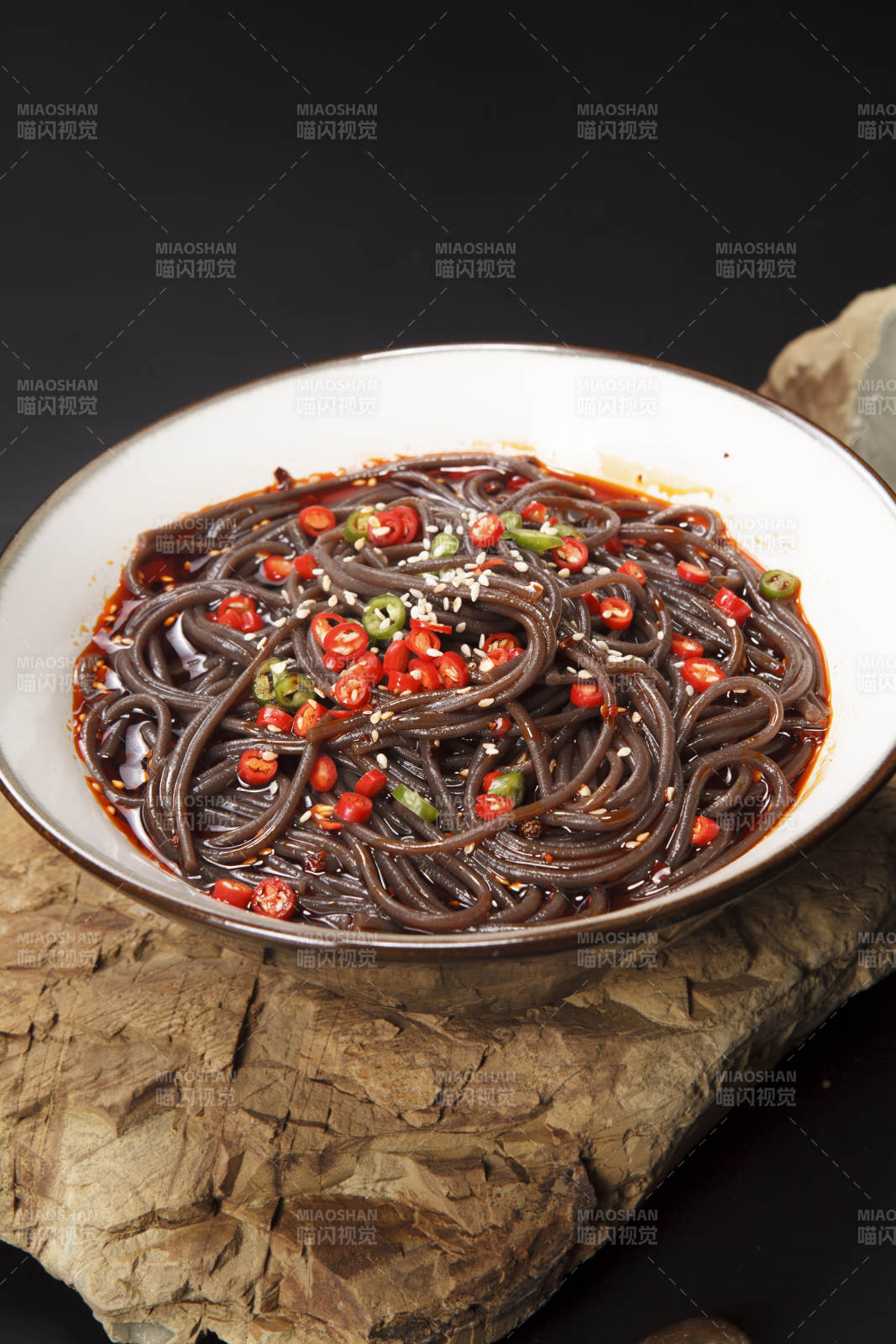 酸辣蕨根粉图片