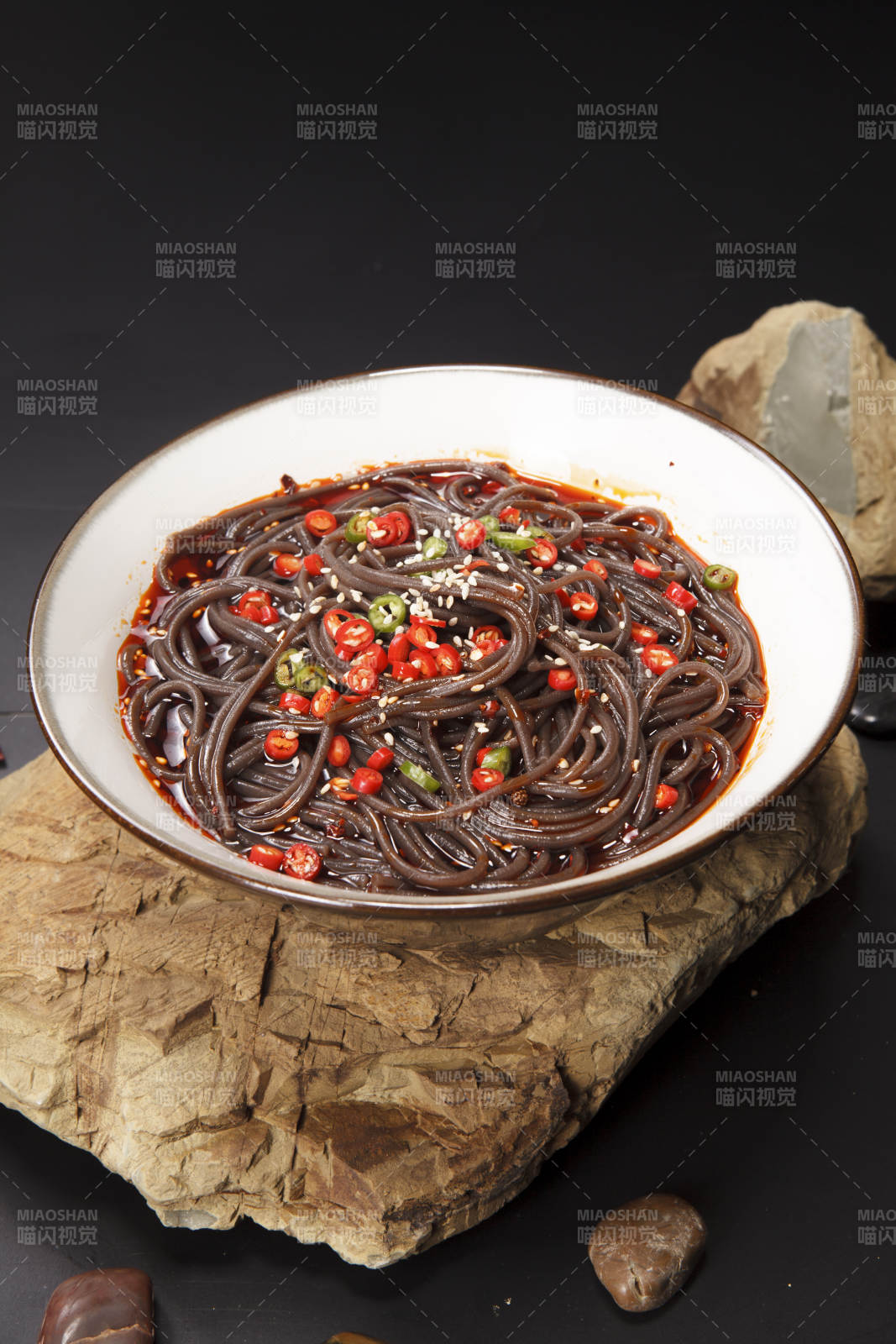 酸辣蕨根粉图片