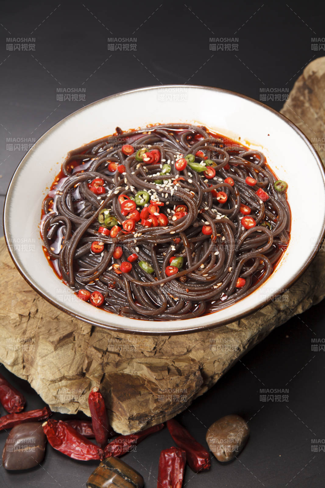 酸辣蕨根粉图片