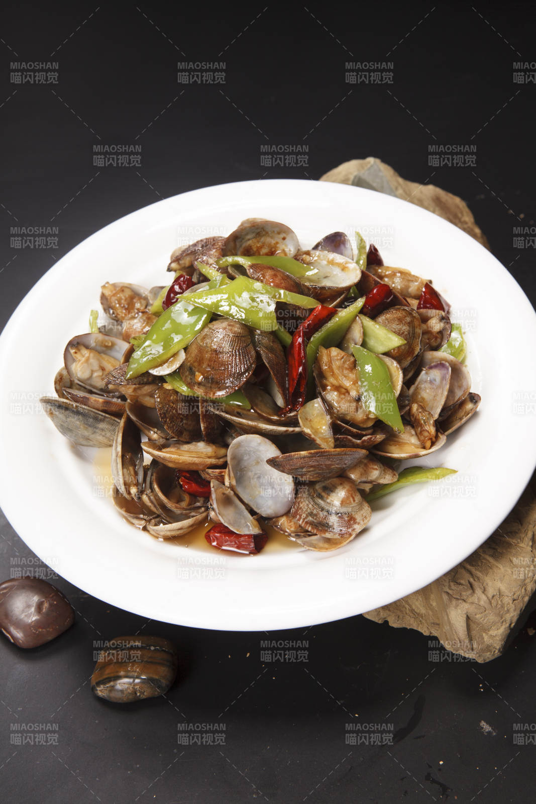 青红辣椒炒花蛤图片