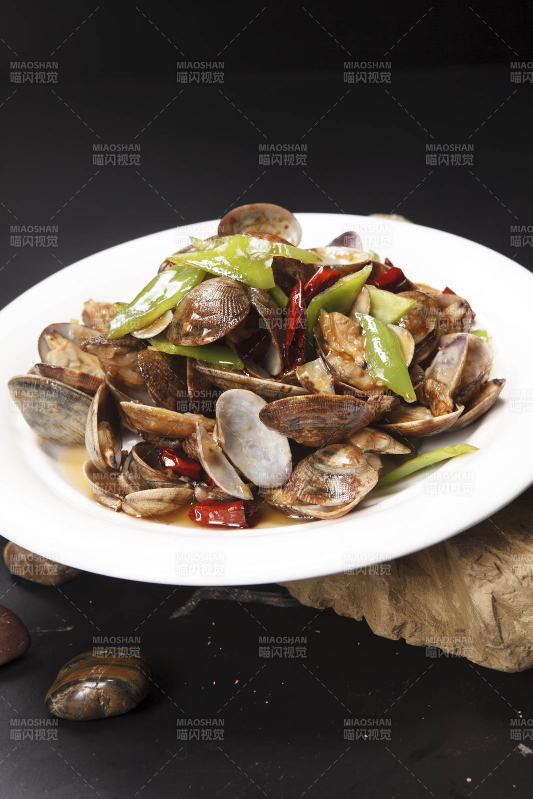 青红辣椒炒花蛤图片