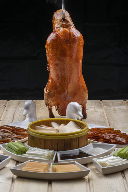 桑拿木质板上的北京烤鸭图片