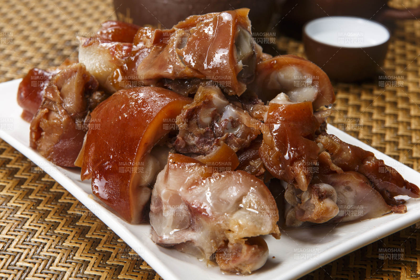 手撕卤猪蹄图片