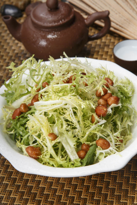 果仁呛拌苦菊图片