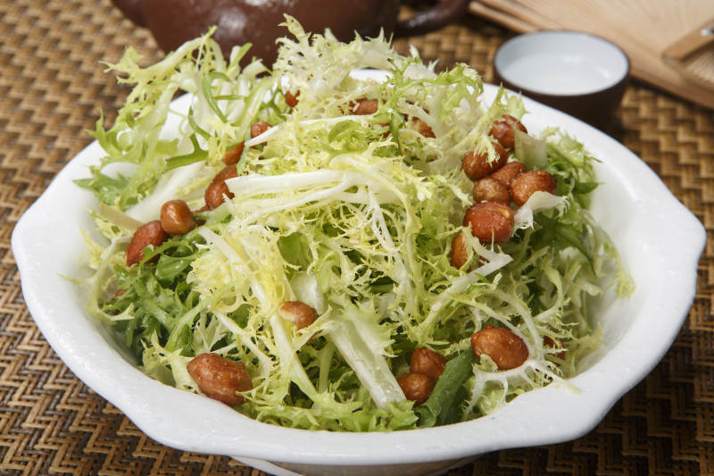 果仁呛拌苦菊图片