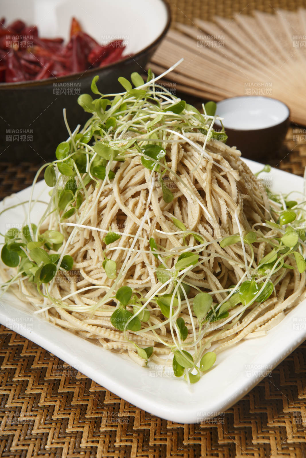 香椿苗干豆腐丝图片