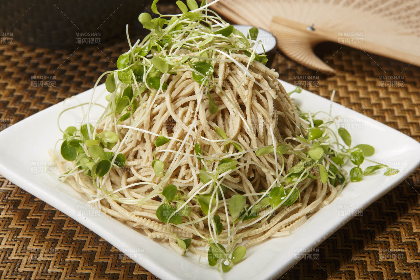 香椿苗干豆腐丝图片