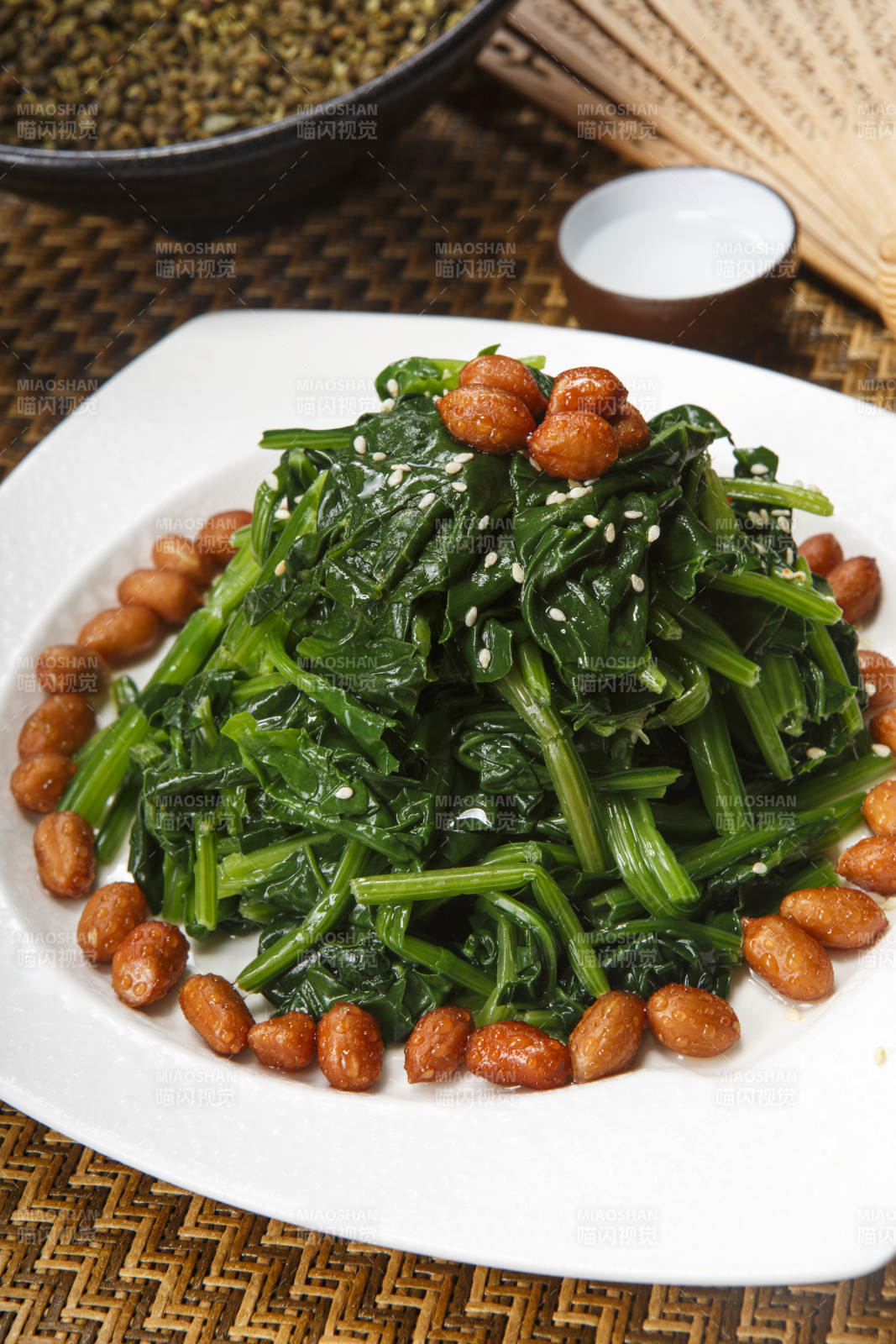 美味果仁菠菜图片