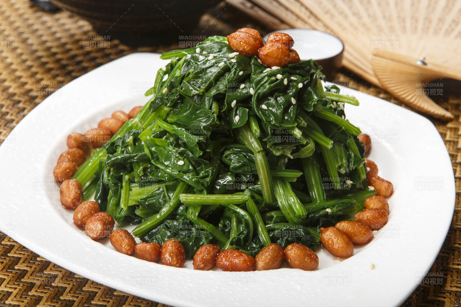 美味果仁菠菜图片