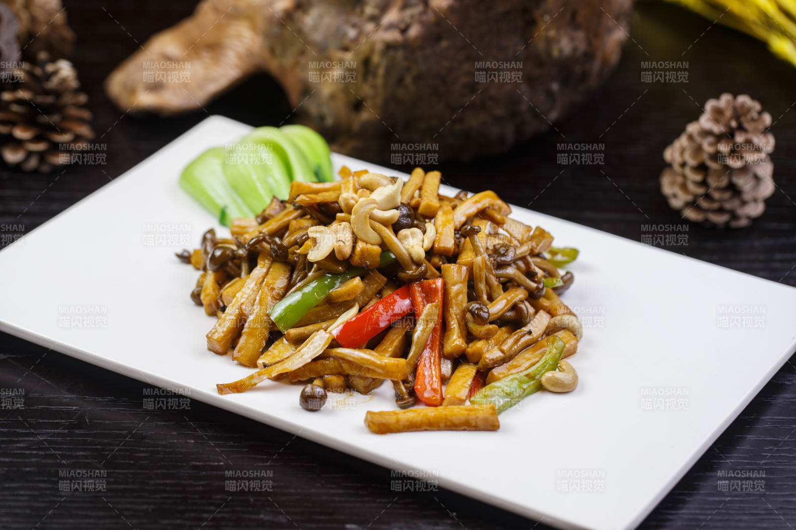 XO酱爆腰果杂菌图片