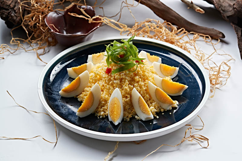 鸡蛋碎配水煮蛋图片