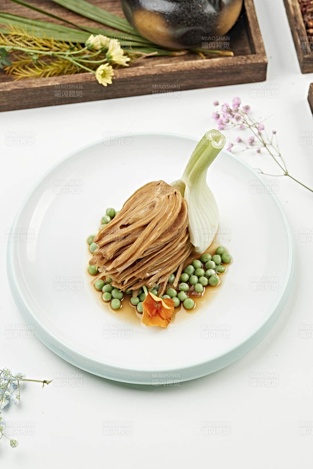 浇汁青豆芥菜根图片