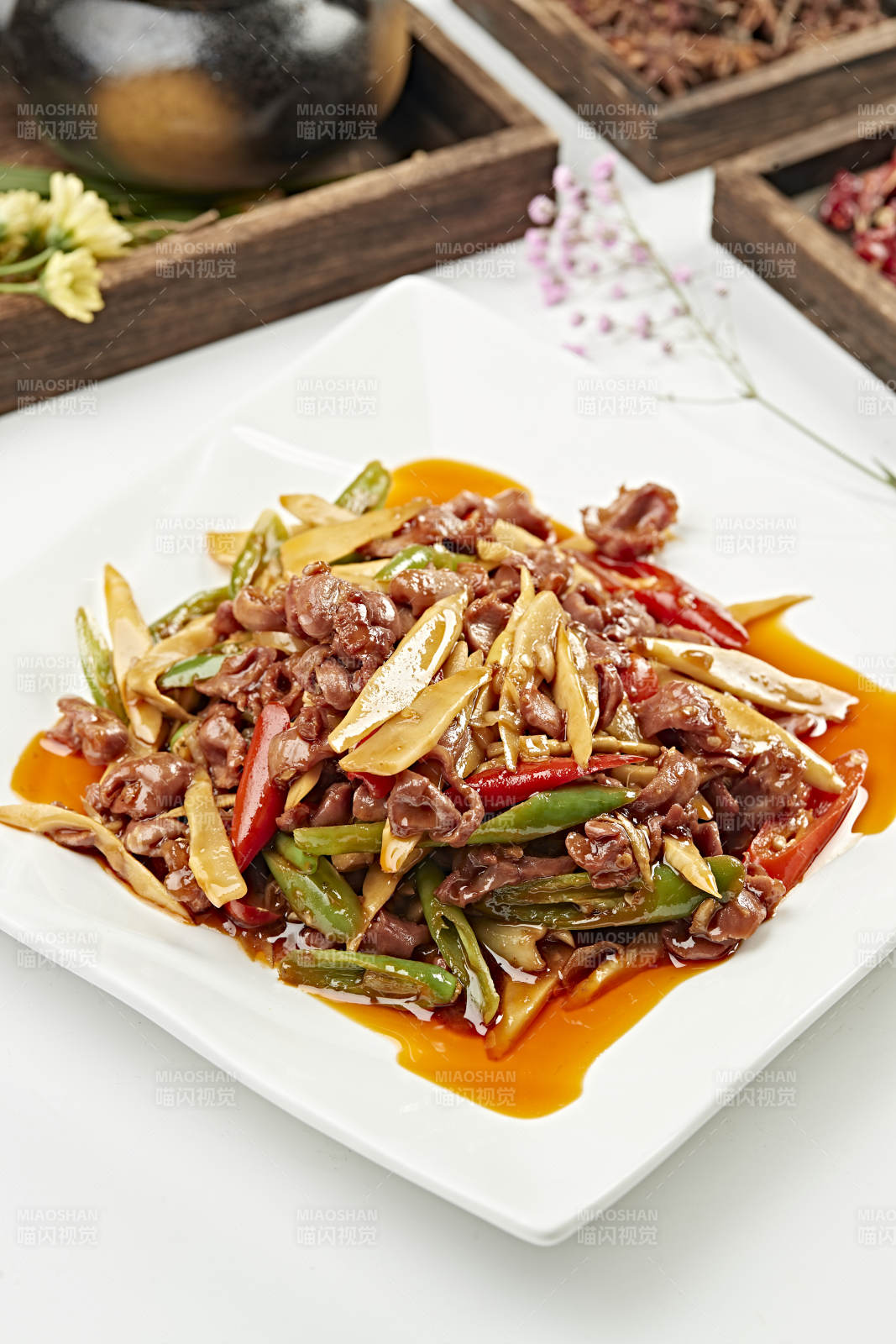 红油嫩笋彩椒炒鸡胗（嫩笋辣炒胗华）图片